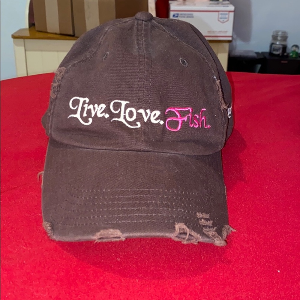 Live, love, fish trucker hat🐟